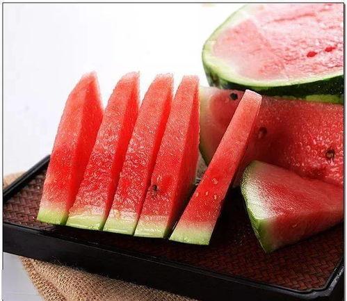 女王吃瓜指引,揭秘宫廷八卦背后的真相